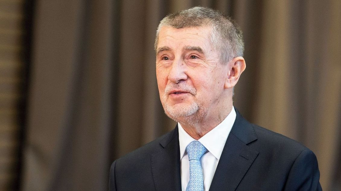 Cirkus na Lysé hoře. Babiš křičel v lese a na vrcholu pěl s dětskou přesnídávkou - Médium.cz